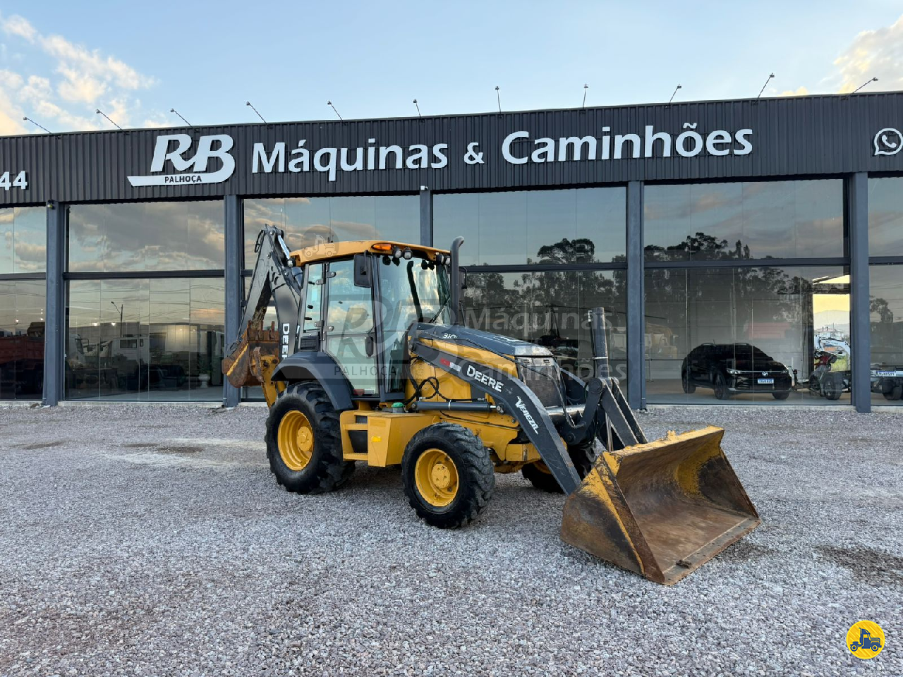 RETRO ESCAVADEIRA JOHN DEERE 310L Tração 4x4 RB Veículos PALHOCA SANTA CATARINA SC